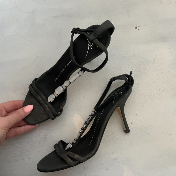 Giuseppe Zanotti Crystal Embellished T-Strap Sandals Adjustable Ankle Strap - Picture 5 of 9